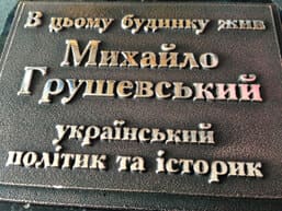 Таблички бронзовые